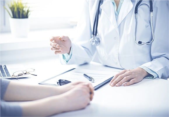 patient et médecin en consultation